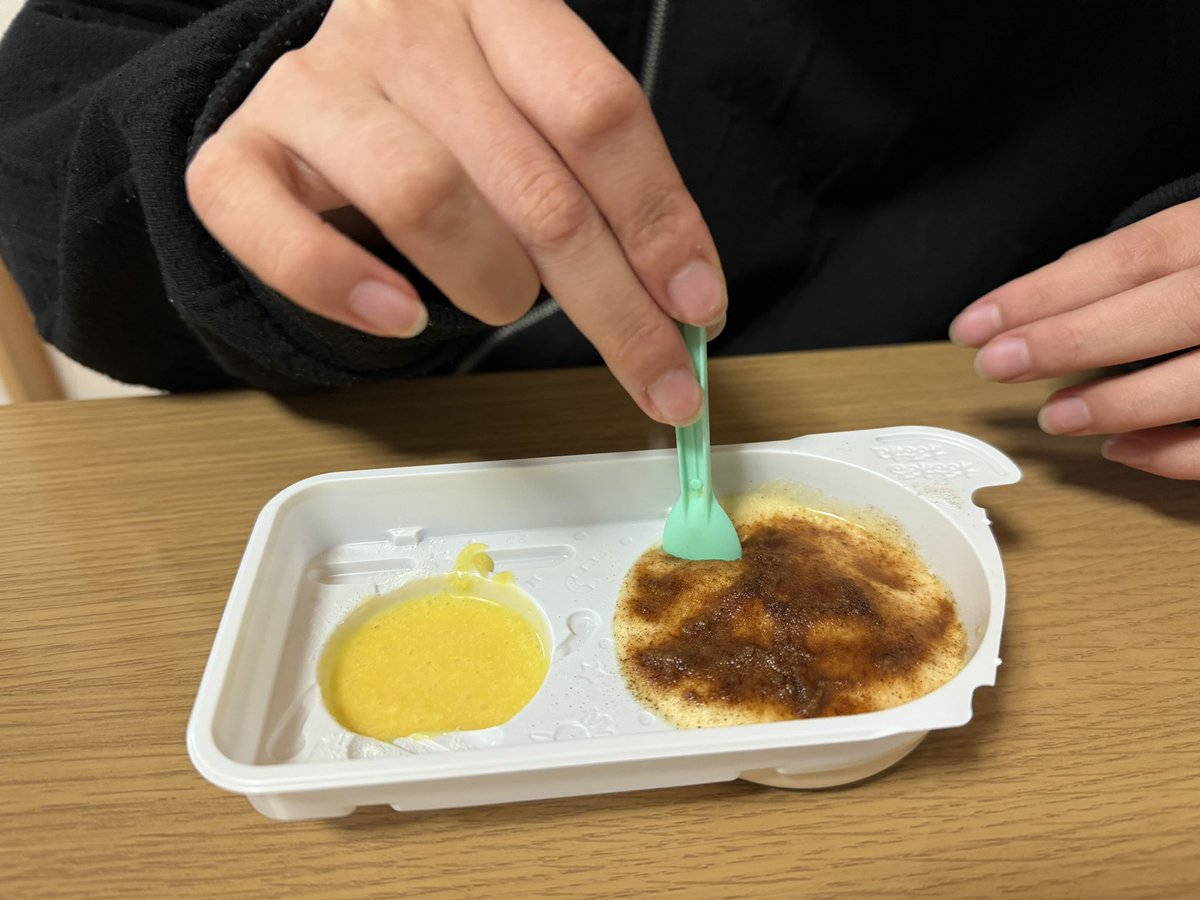 azuta43202085's tweet photo. 高校生の子どもが
「大人のねるねるねるね」
を食べてる。。。

高校生が「ねるねるねるね」？
高校生なのに「大人の」？

何が正解なのか分からなくてなってきました😅 https://t.co/r61xbSsuUw