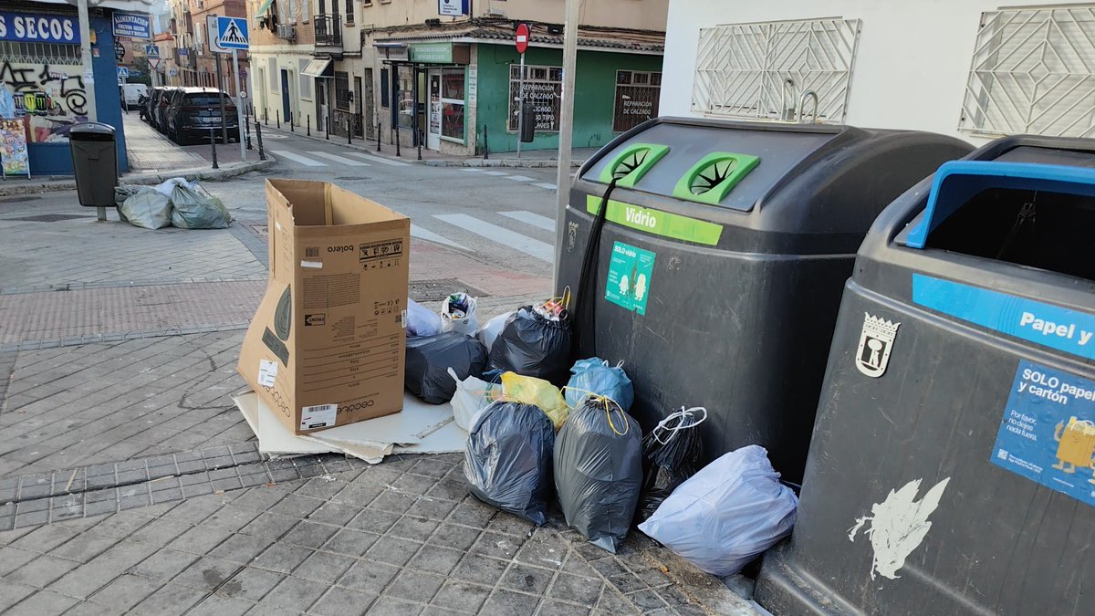 avbarriozofio's tweet photo. Calle Marina Usera 20
El mismo punto de siempre
@Lineamadrid  #ZofioEstaSucio
#UseraSuCaca https://t.co/Dvlhys0MqX