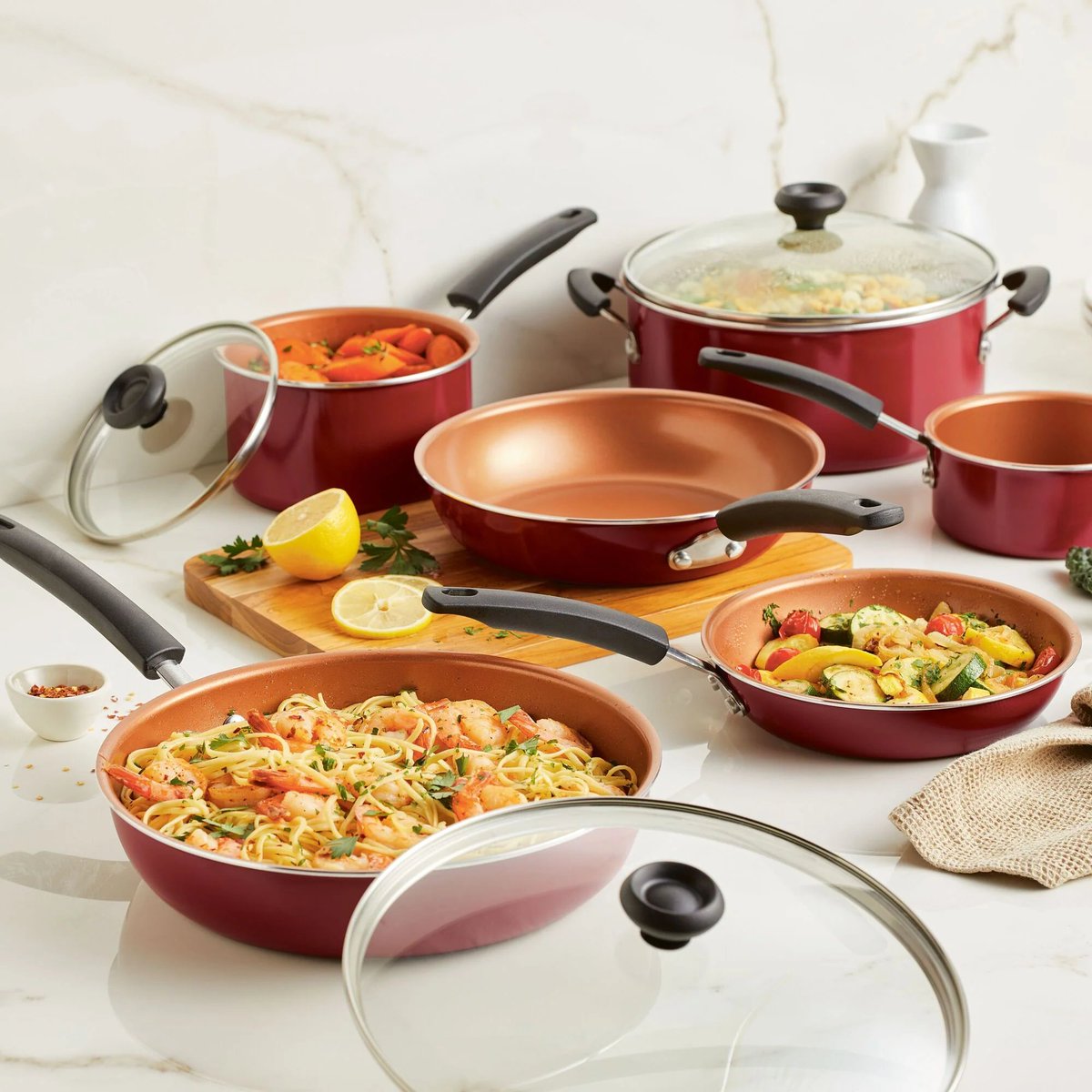 Transform your cooking game with our stylish aluminum cookware! 🌟 Non-stick, durable, and perfect for every dish. Ready to customize your dream set? DM us now! 👩‍🍳✨ #CookwareGoals #KitchenEssentials #CustomCookware