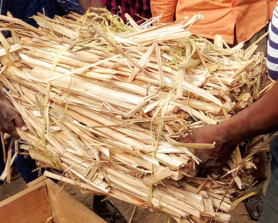 KilimoHai's tweet photo. Dry seasons challenge pastoralists with scarce grazing and poor livestock health. Hay-bale storage ensures nourished animals, protects livelihoods, and prevents overgrazing. SAT empowers communities to adopt sustainable practices for resilience. #Pastoralism #SustainablePractices https://t.co/9iwstQvSNQ