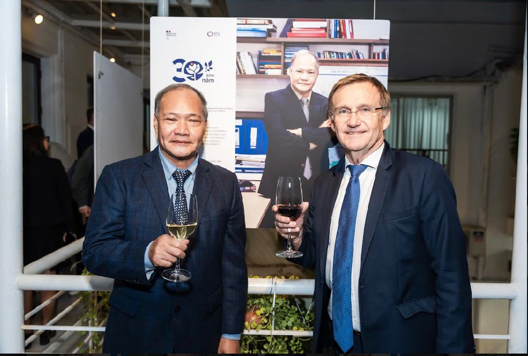Conan Herve (@conan_herve) on Twitter photo #AFDVietnam30ans Vernissage de l'exposition "l' <a href="/AFD_France/">Agence Française de #Développement (AFD) 🇫🇷 🇪🇺</a> depuis 30 ans aux côtés du #Vietnam 🇻🇳!: l'occasion de célébrer avec nos partenaires 30 ans d'histoire commune via une série de photos de projets, de portraits et témoignages.
Catalogue expo ⤵️
afd-photos.website #AFDVietnam30ans Vernissage de l'exposition "l' <a href="/AFD_France/">Agence Française de #Développement (AFD) 🇫🇷 🇪🇺</a> depuis 30 ans aux côtés du #Vietnam 🇻🇳!: l'occasion de célébrer avec nos partenaires 30 ans d'histoire commune via une série de photos de projets, de portraits et témoignages.
Catalogue expo ⤵️
afd-photos.website