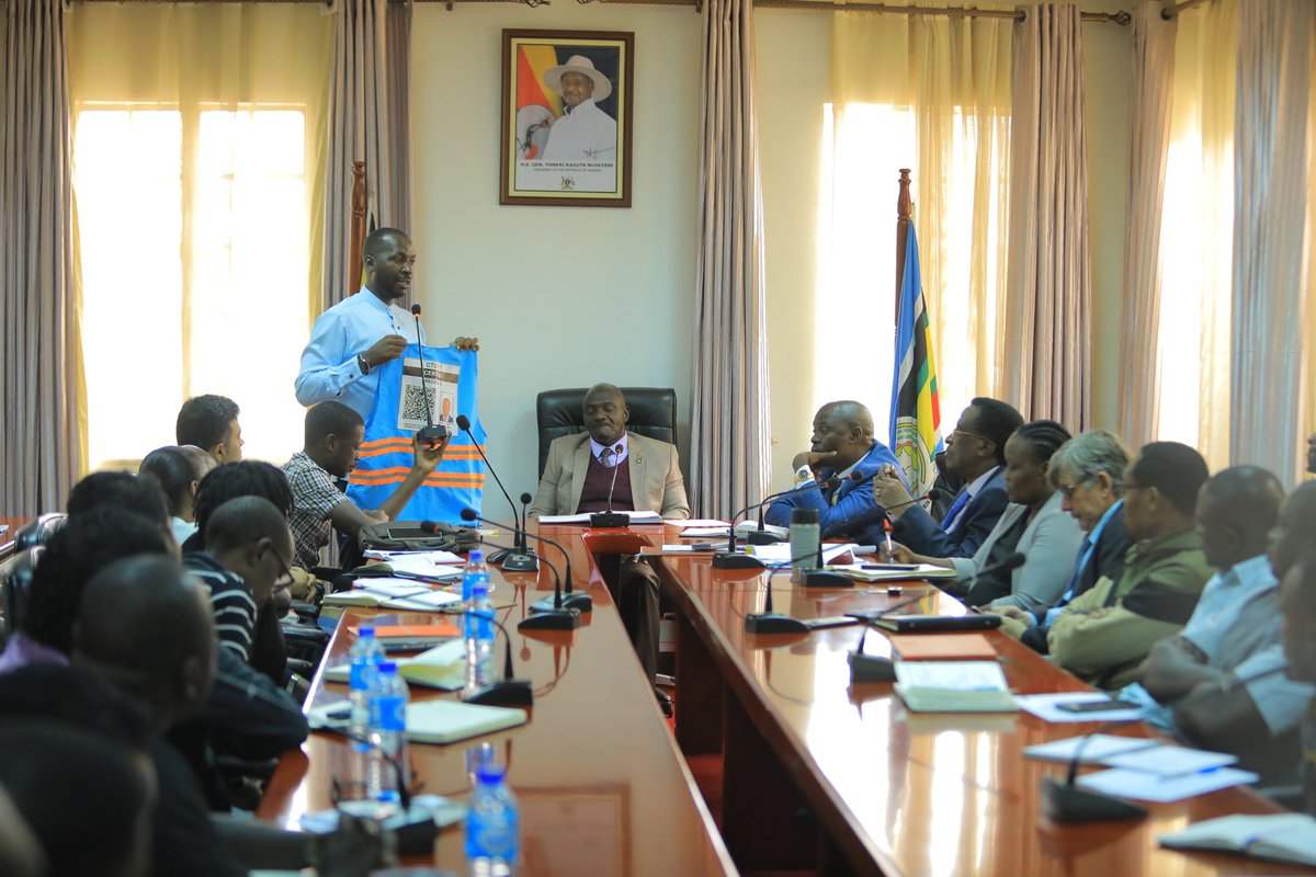 The Boda-Boda riders in the Greater Kampala Metropolitan Area to be dressed in uniform identifier reflector jackets.
The jackets will include a photo, name and contacts of the rider with a QR code,thé jackets will also be color of coded according to the various divisions. MUBS