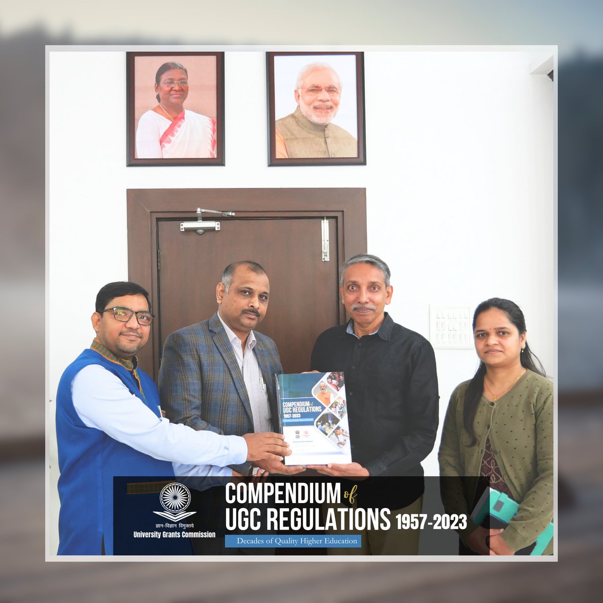 ugc_india's tweet image. Chairman, UGC, Prof. M. Jagadesh Kumar (@mamidala90), releases the physical copy of the Compendium of UGC Regulations.

Read the UGC Compendium 👉ugc.gov.in/e-book/UGC_Reg…

#UGC #UGCRegulations #UGCGuidelines #NEP #NEP2020 #HigherEducation