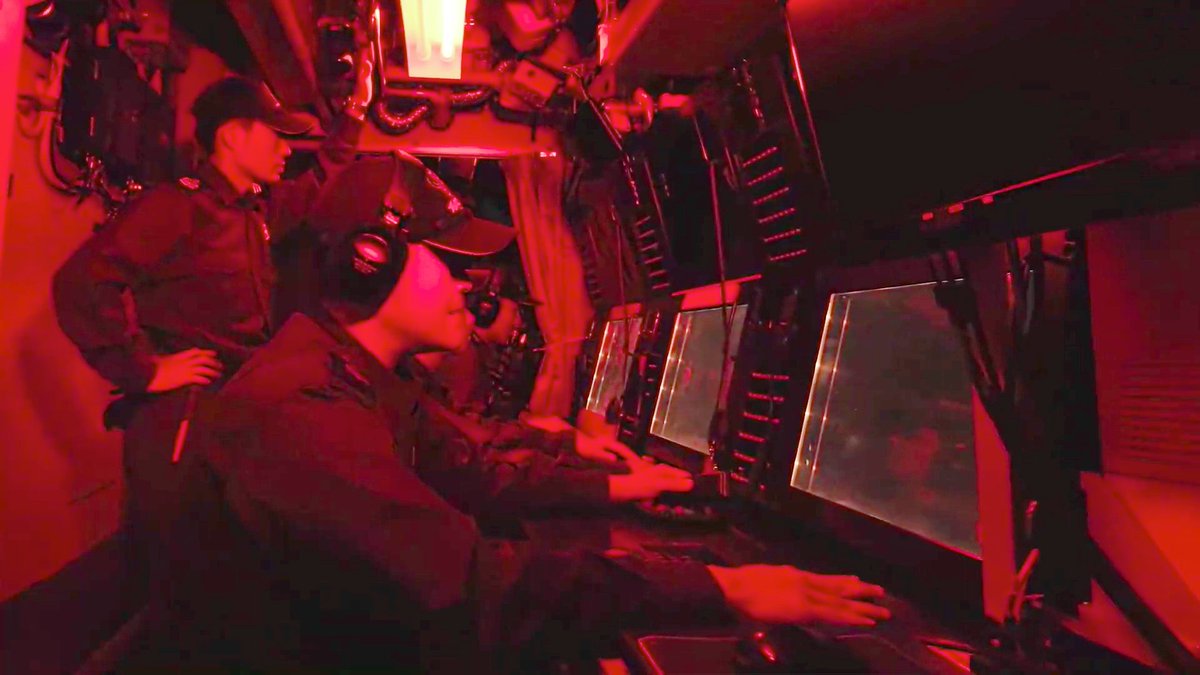 luxybvll's tweet photo. @NoahRyanCo My boy tweeting from a submarine https://t.co/dvW2GmvdFW