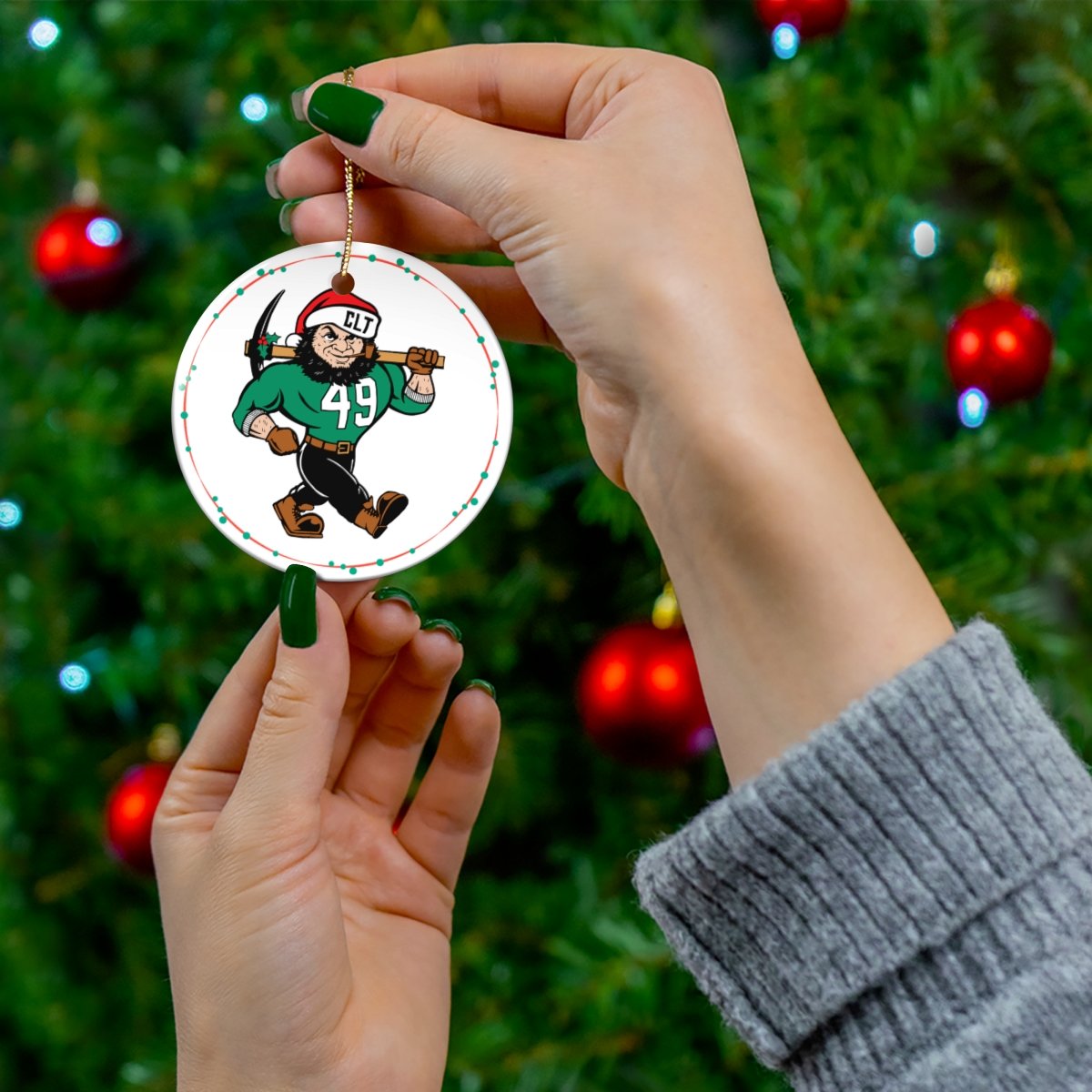 fr8shop's tweet photo. Black Friday is here! 🎁 Shop our exclusive deals and get a FREE ornament with a $100 purchase. Perfect holiday gift for the 49ers fan in your life. 
https://t.co/9BSxohoH71
#BlackFridaySale #49ers #Charlotte49ers #ninernation https://t.co/saHxkxiGlK