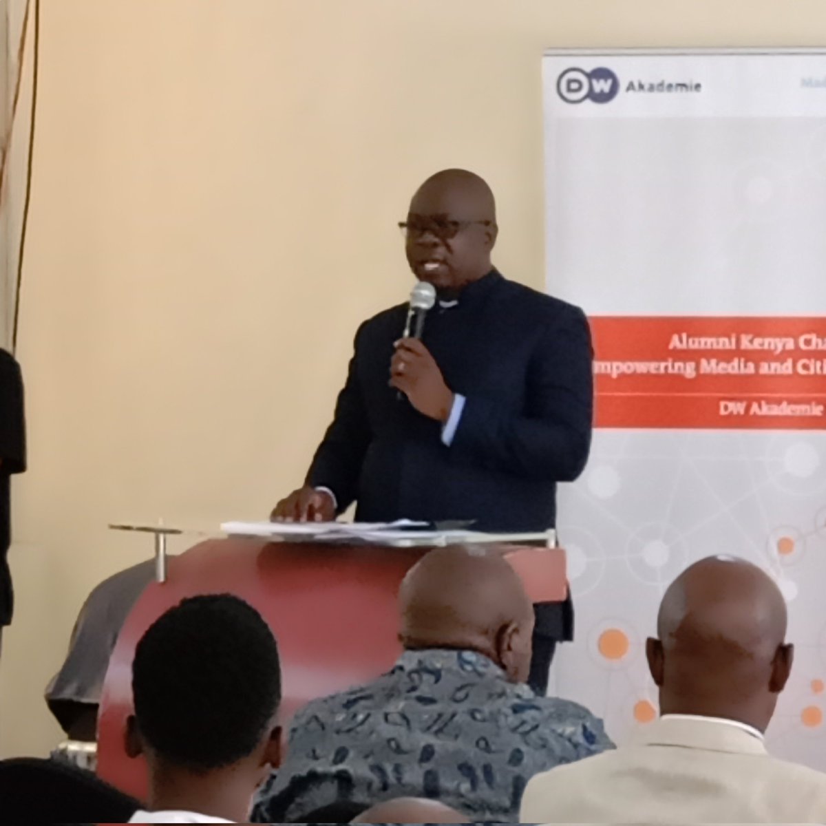 alumni_dw's tweet photo. We are privileged to come together physically since the covid19 pandemic~Fred Mariwa .Programme Director DW Alumni -Kenya
#MediaInTransitionDWA https://t.co/Fg3yrnDPRI