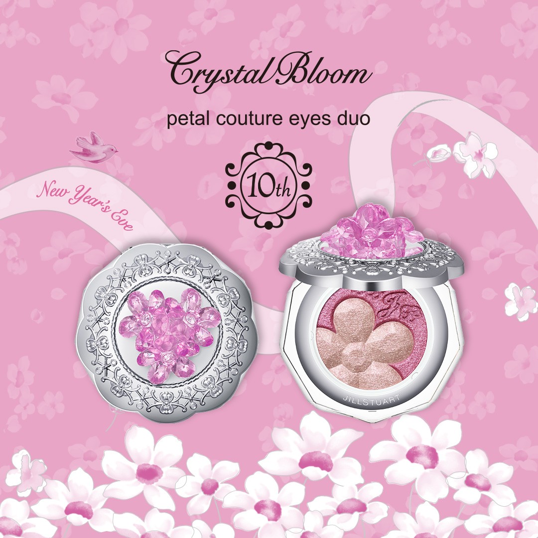 JILL_Beauty_jp's tweet photo. 💗 明日よりご予約開始 💗
クリスタルブルーム  ペタルクチュールアイズ デュオ
12 new year's eve petals

香り：New Year's Eve
キーフラワー：ストロベリーキャンドル
花言葉：きらめく愛、幸運を呼ぶ
🔗https://t.co/waoS6NzfQX

歴代のクリスタルブルームシリーズから
着想したカラーと香りの2色セットのアイカラー💐

今月はNew Year's Eveをイメージしたグレージュ×ボルドーのアイカラーです♡
12月13日(金)より発売いたします❣️

#ジルスチュアート