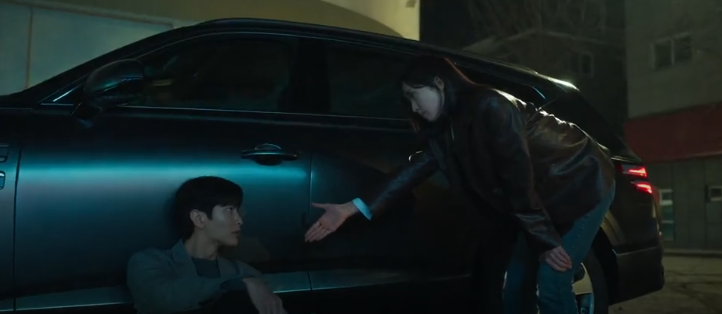 EllasRoom00's tweet photo. In Face Me Ep 3 &amp; 4, Jeong-woo saves Hee-young from tragedy, while Min-hyung uncovers a vengeful plot. As lives hang in the balance, past and present collide in a fight for justice. #FaceMe #KDrama
https://t.co/XSxW0UJhpE https://t.co/obIvgylVbO