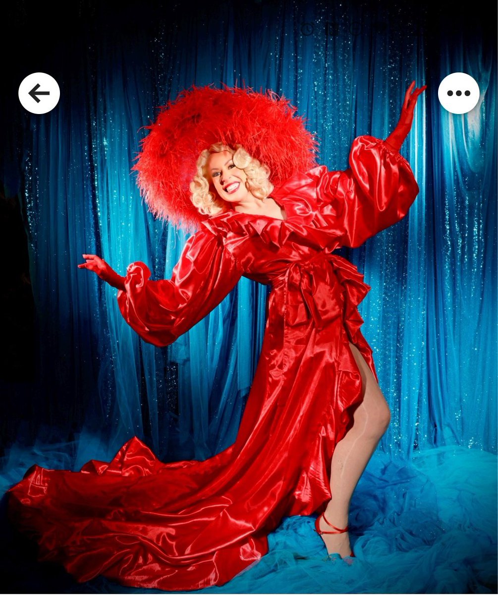 Hats2go's tweet image. Showing some client love here how stunning does she look in her stage costume ❤️
#handmademillinery #burlesque #hatdesign