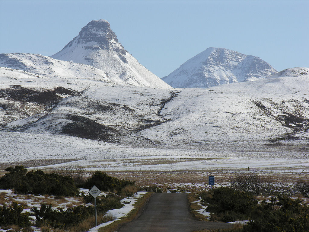 UndisScot's tweet photo. A wintry view of the single track road east from remote Achiltibuie, north-west of Ullapool. The prominent peaky mountain is Stac Pollaidh whose character is out of all proportion to its mere 613m or 2,009ft in height. More pics and info: https://t.co/uRYGFX2vof https://t.co/QvjVOZZMv8