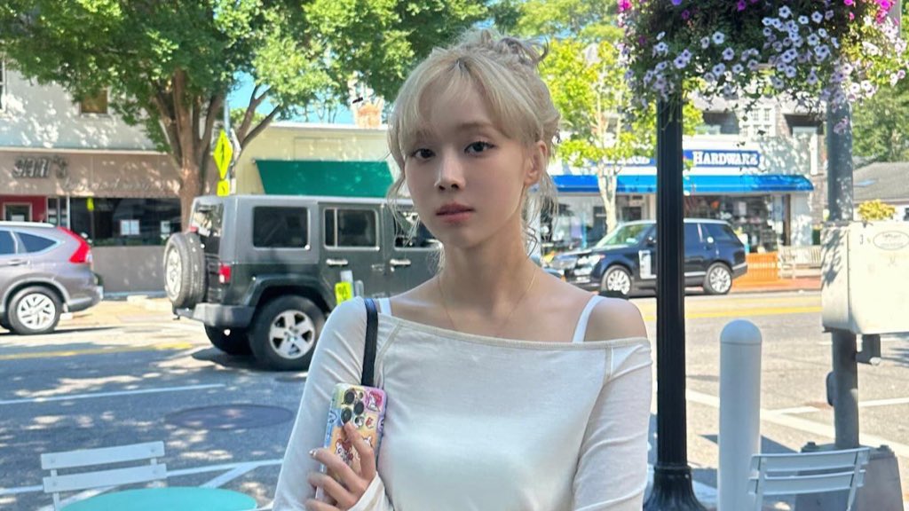 lavteria's tweet image. #bambyeol: mengunyah yang dimaksud :3