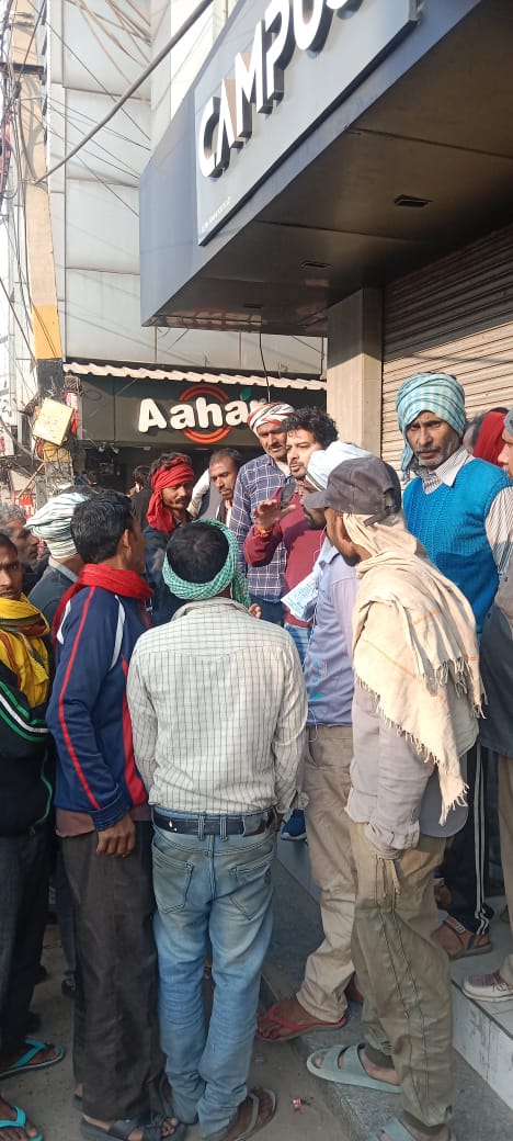delhidss's tweet photo. दिल्ली  निर्माण  मज़दूर संगठन ने न्यूनतम मज़दूरी को लेकर तिलक नगर लेबर चौक पर निर्माण मज़दूरों को जागरूक किया https://t.co/esU4QXnfBt