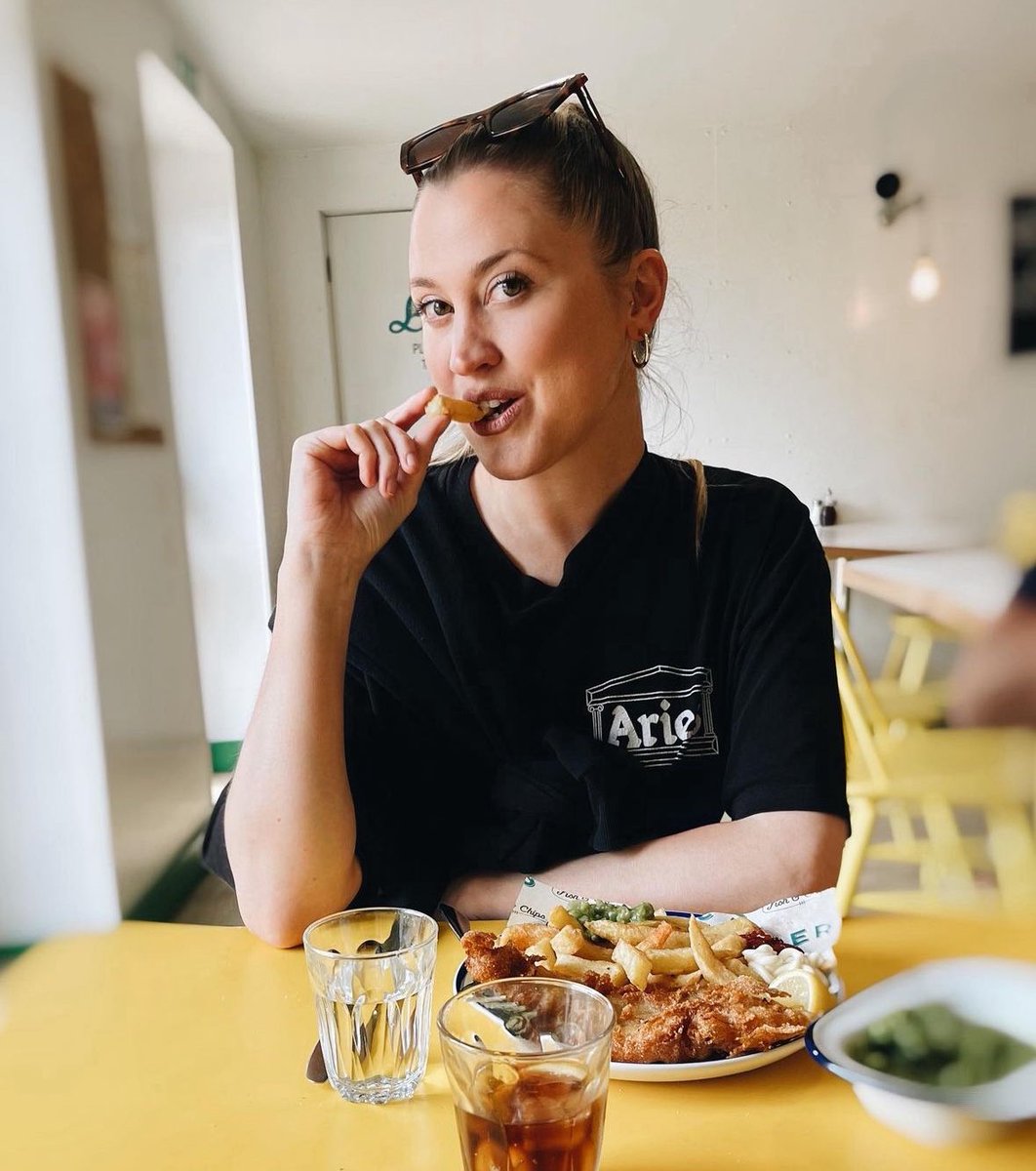 POV: Your chippy tea has just been served, but first... it’s time for the obligatory photo! 📸🍟

#bestfishandchipsintown #bestfishandchips #thornham