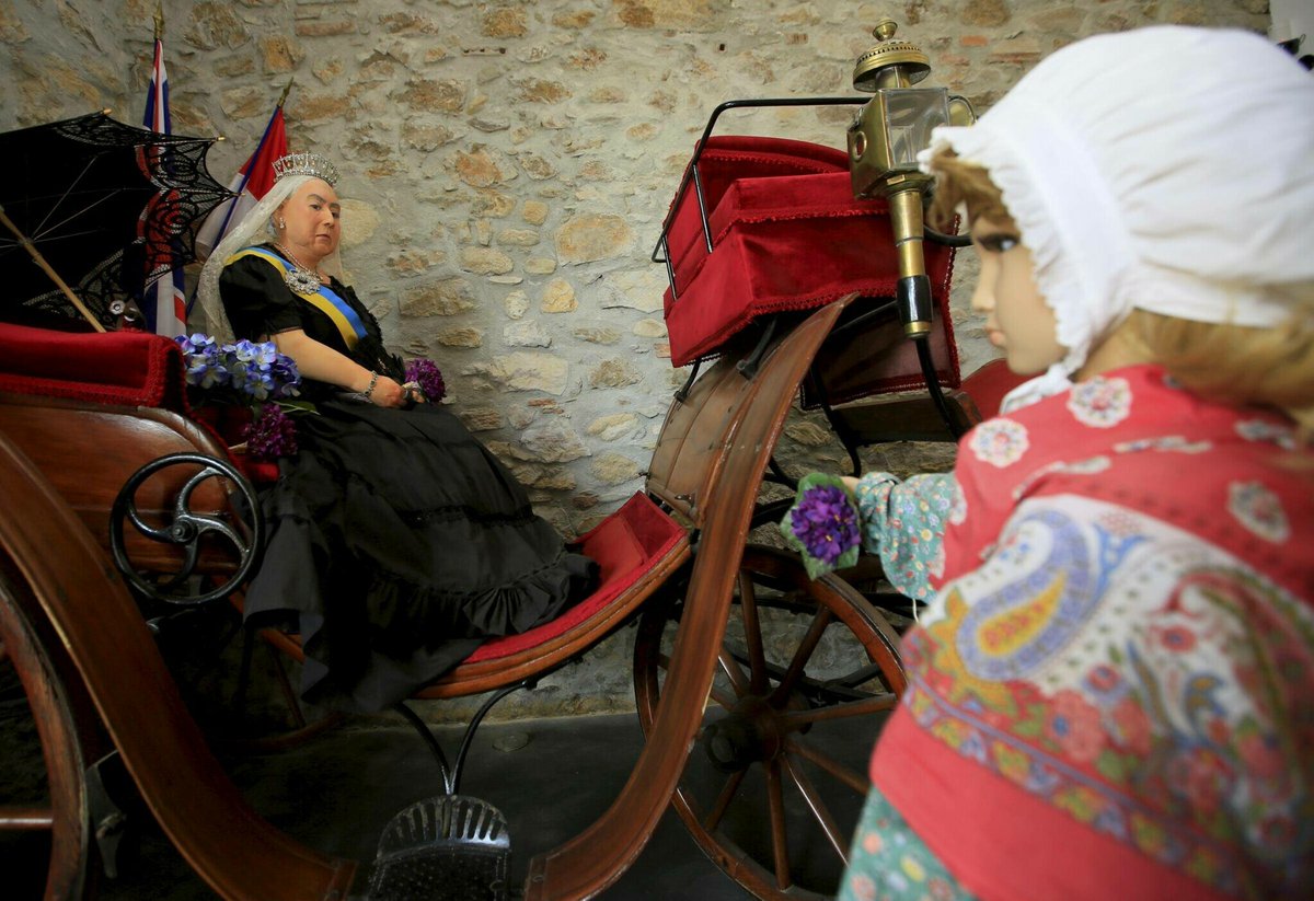 À Hyères, les braqueurs repartent avec des faux bijoux de la Reine Victoria
➡️ l.varmatin.com/7Tk