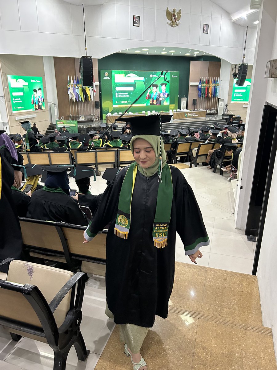 fzataamn's tweet photo. WISUDAAAAA🎓🎓🎓 https://t.co/GOgKuEVYky