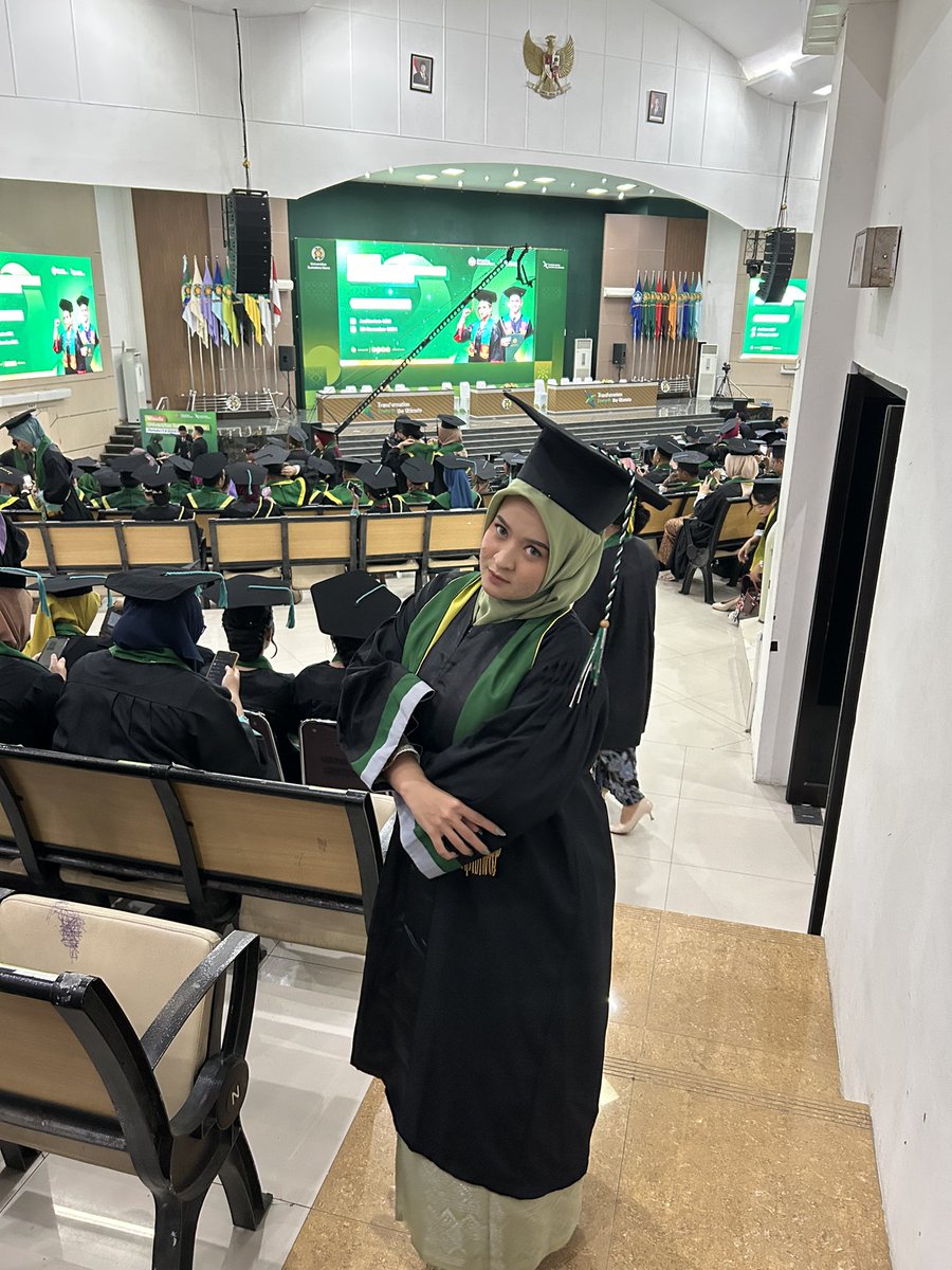 fzataamn's tweet photo. WISUDAAAAA🎓🎓🎓 https://t.co/GOgKuEVYky