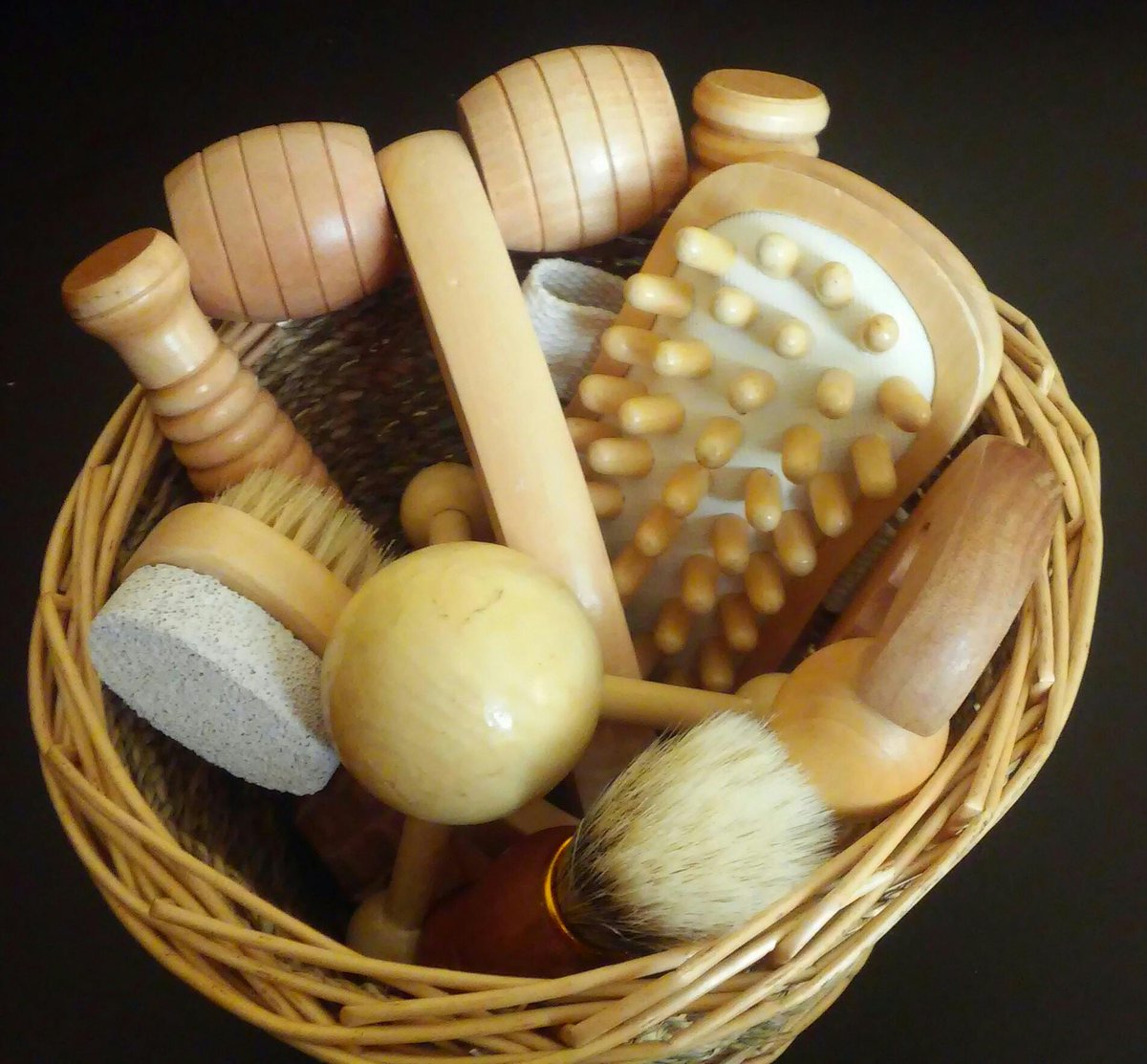 holisticlyfshub's tweet image. Ease into relaxation with our massage tools. Perfect for after a long day! 💆‍♂️
#RelaxationTime #MassageTools #StressRelief #SelfCareEssentials #HolisticHealth #FeelGood #WellnessJourney #MindfulMoments #NaturalRemedies #Rejuvenate