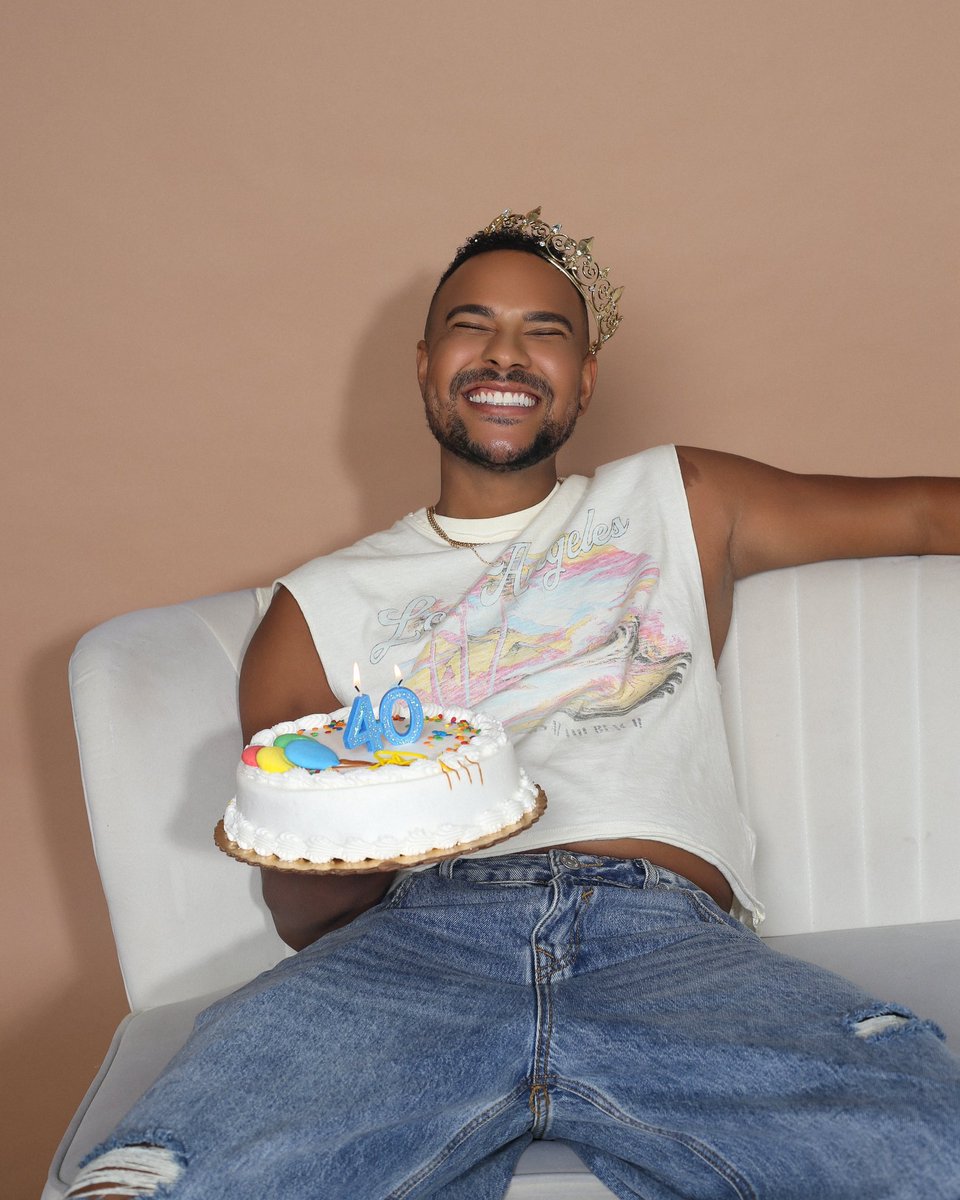 THIS is 40 !!!!
Thankful and blessed to have witnessed 4 decades. God is good and ever merciful. I had wrote a huge paragraph about how I feel but deleted it because all I can say and be is THANKFUL🙏🏽 It truly feels like the beginning of a whole new chapter. I feel great and so