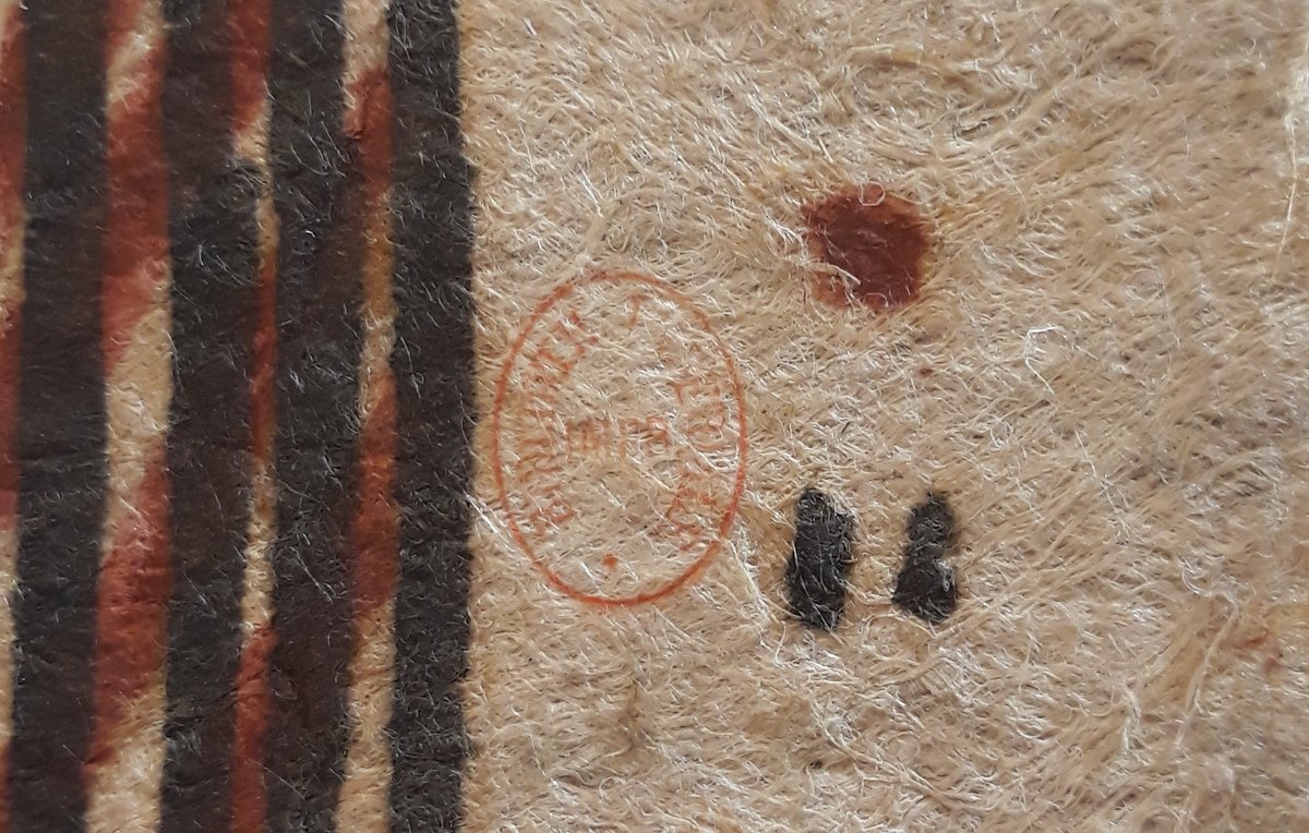 Le mot tahitien tapa est le terme générique couramment employé pour désigner un type d’étoffe d’écorce océanienne. Vous pouvez voir dans le musée de la BnF un exceptionnel recueil de tapa du XVIIIe s. 

Notre billet vous en livre tous les secrets histoirebnf.hypotheses.org/30594