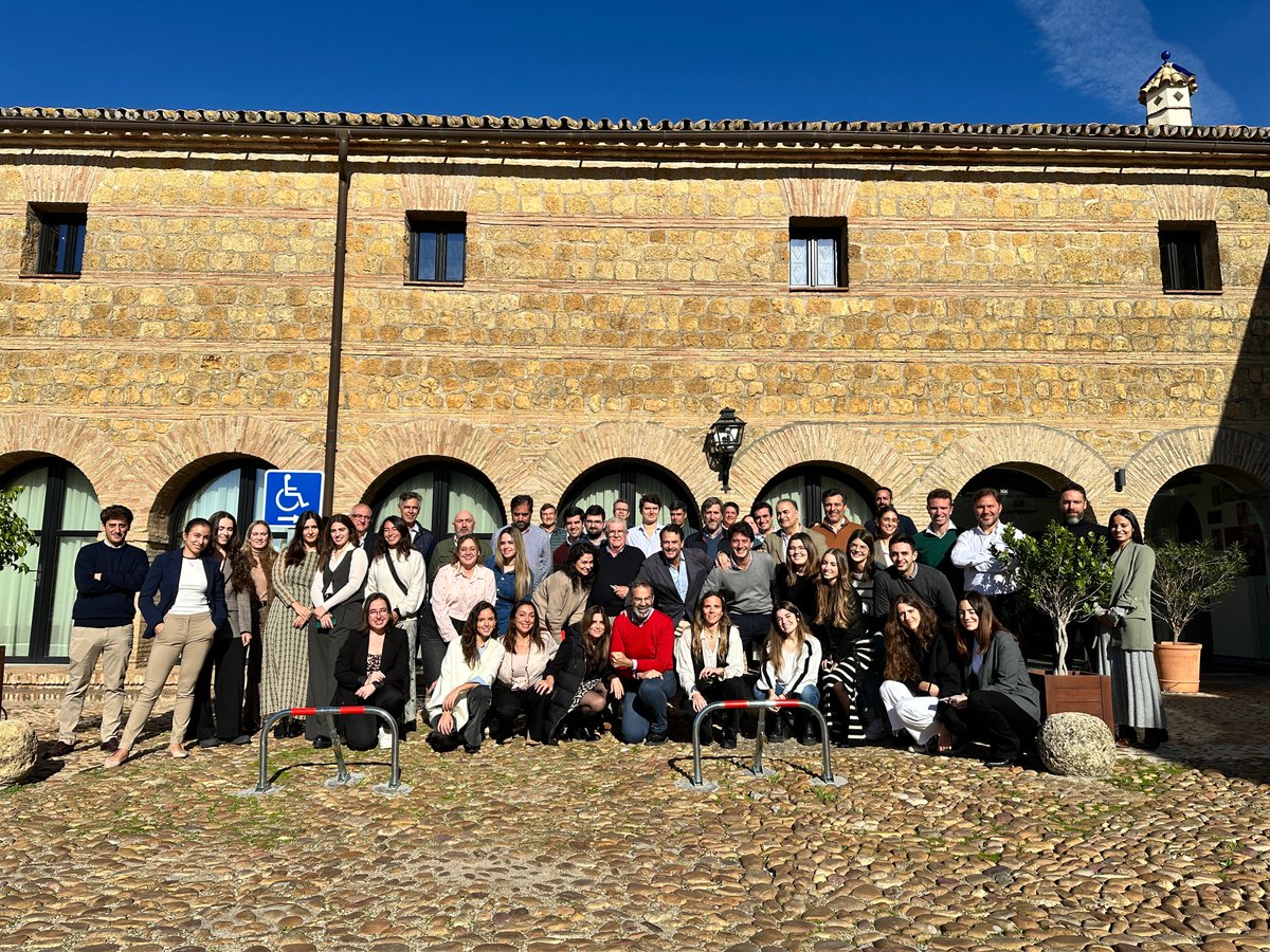 Los departamentos comerciales de Iberia e Internacional de Acesur están disfrutando de tres jornadas de trabajo en equipo. Días en los que poner proyectos en común para alinear sinergias y objetivos, hacer balance del año que está terminando y definir estrategias para 2025