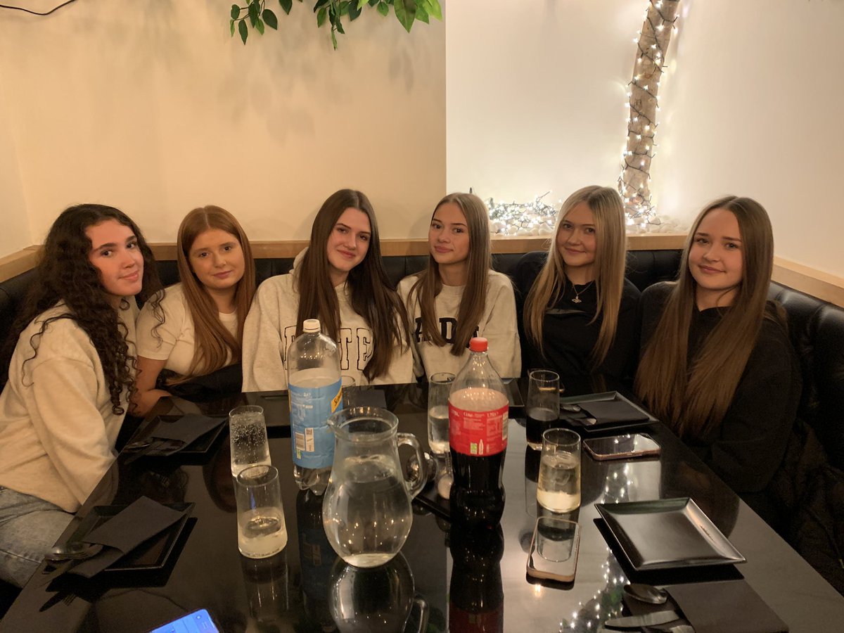 sarchsmodlangs's tweet photo. A wonderful evening of food and Spanish conversation with Year 10 at Tapas 47 in Whalley. ¡Qué rico! 🥘🍴🫒🌶️ 🇪🇸💬 https://t.co/7pcYtBqsjc