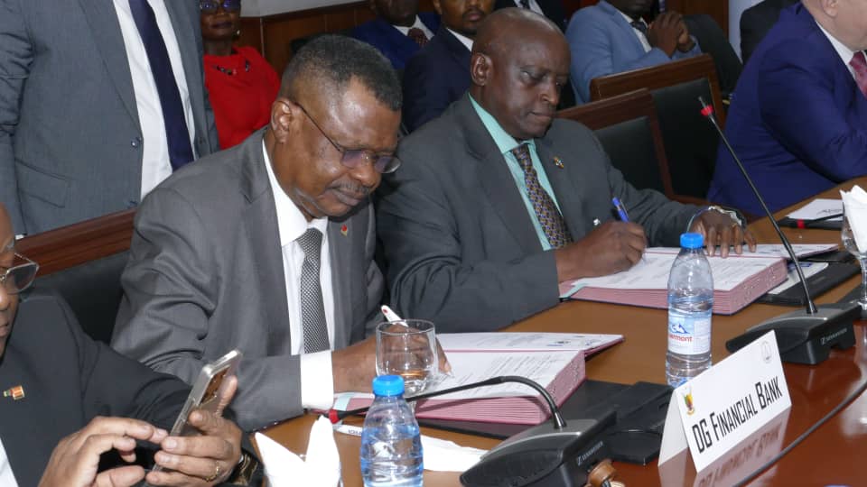 minepat237's tweet photo. Le #MINEPAT, Alamine OUSMANE MEY, a signé, le 27 novembre, des conventions de partenariat avec @PNUDCameroun et #NFCBank #LaRegionaleBank #NOFIA #SAVANA #FOCEP, pour la mise en place des mécanismes d’octroi des lignes de crédit au profit des PME, dans le cadre Projet #OSSP-CMR https://t.co/VhwDJGJF0w