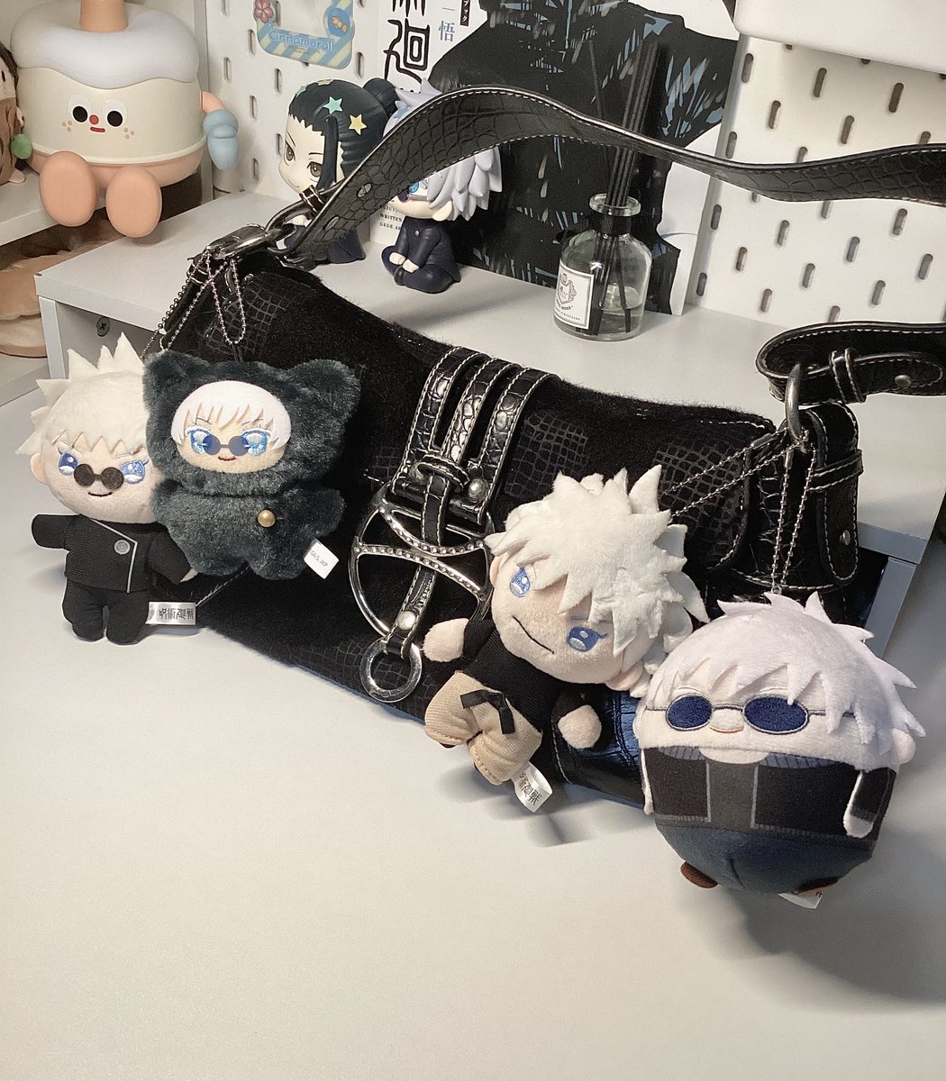 จริงๆ ตอนนี้เน้นห้อยแบบนี้แยะ 🗿