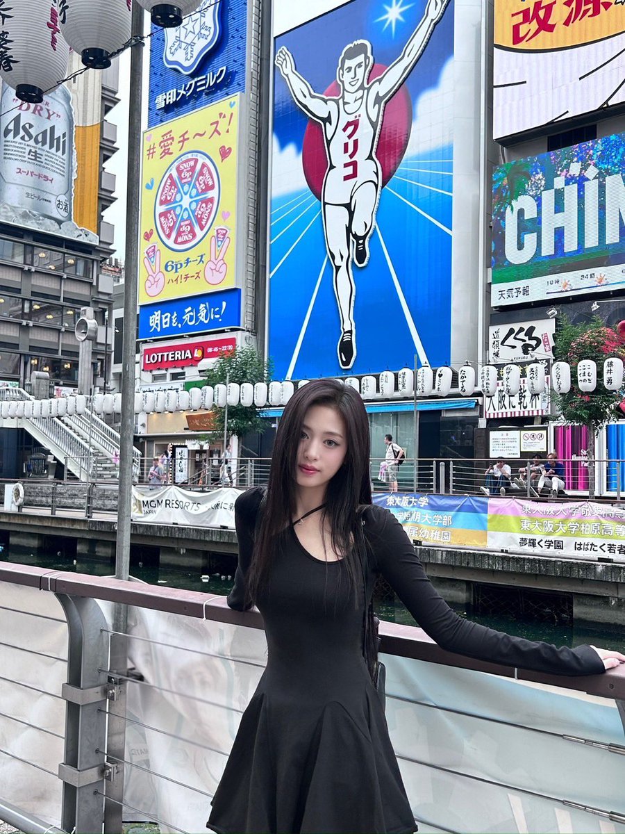 Lost in the neon jungle of Osaka! 🎌 , 🎐⋆ 🍥 The energy of Dotonbori sweeps me off my feet. Couldn’t resist striking a pose with the iconic Glico Man as my backdrop. This city never fails to make me feel alive. Cheers to evenings that become lifelong adventures and memories!