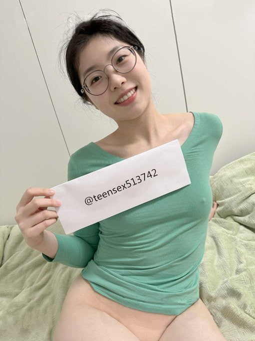 teensev513742's tweet photo. 96年 👙身高165cm 体重：49kg 🐻c 蜜桃臀！ 喜欢玩 喜欢刺激，我不是收费女，���作因为不加微信，也没有门槛! 喜欢大叔类型和同龄左右，成熟稳重，大号已死 认准唯一小号 https://t.co/DVPEP2nrIG