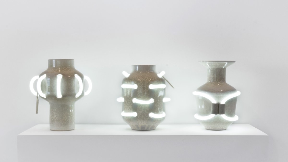 journaldesign's tweet photo. Néophore, transporter la lumière par Döppel Studio chez ToolsGalerie
À découvrir en images ici : https://t.co/4kXQH2RolS
#design #exposition #Paris #amphore #lumière #collectibledesign https://t.co/MBTOsligWz