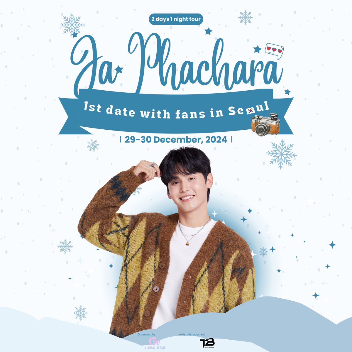 Globalwish_ent's tweet photo. ❄️大家準備好在這個寒冬與Ja @jaestsx 製造專屬的冬日回憶了嗎?本次冬日之旅福利與驚喜滿滿，一起開啟一場難忘的旅程吧!!!

《JA PHACHARA 1ST DATE WITH FANS IN SEOUL》
活動日期:2024年12月29-30日(2天1夜)
活動地點:首爾(南韓)
活動票價:KRW1,300,000 / RMB7,000 / THB33,000

❄️活動福利:
與Ja的2天1夜約會之旅
與Ja在樂天世界和景福宮約會
與Ja共進2頓午餐和1頓晚餐
1:1 與Ja一起拍攝數位照片(5張)
1:1 拍立得照片(有簽名)
與Ja簽售(簽名明信片)*2分鐘

若有任何疑問歡迎大家掃描二維碼進入群組.

❄️Are you ready to create exclusive winter memories with Ja @jaestsx  in this cold winter? This winter trip is full of benefits and surprises, let’s embark on an unforgettable journey together!!!

《JA PHACHARA 1ST DATE WITH FANS IN SEOUL》
Date: December 29-30, 2024(2 Days 1 Night)
Location: Seoul, South Korea
Price:KRW1,300,000 / RMB7,000 / THB33,000

❄️Benefits:
Ja date with Fans 2 days 1 night tour
Date with Ja in Lotte World & Gyeongbokgung
2 Lunch & 1 Dinner with Ja
1:1 Shoot Digital Photos with Ja(5PCS)
1:1 Polaroid with Signed by Ja
Fansign with Ja(Sign Postcard)*2 minutes

If have any questions, welcome to scan the QR code and enter the group. 

旅行代理商牌照號碼：353501 CVT Travel Services Ltd.

#JaPhachara1stdateinSeoul
#JaPhachara #GlobalWish
#seoul