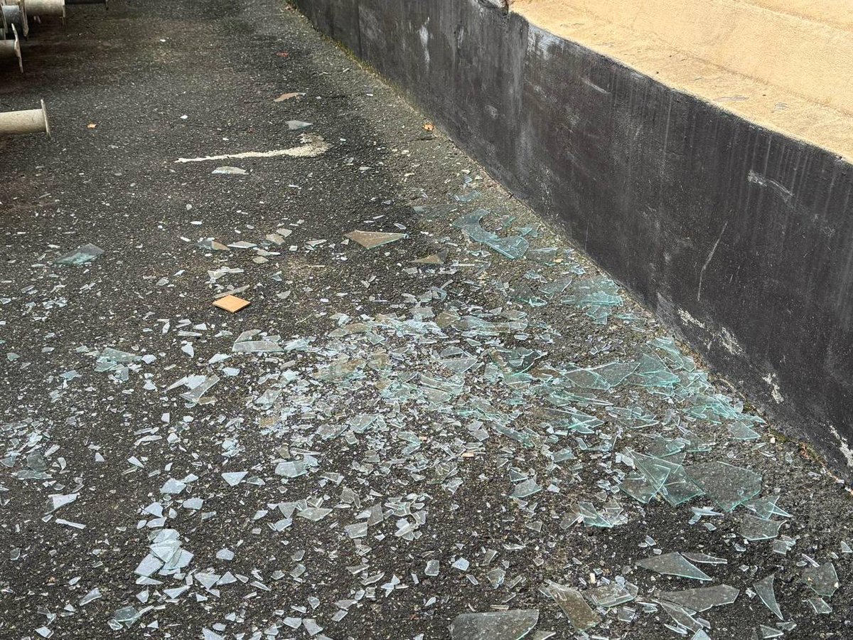 TWMCLtd's tweet photo. The air alert in #Kyiv is over.
It lasted 9.5 hours, starting with a big drone attack, ending with mass missiles from #Russia.
The council says everything here was shot down.
However there was debris damage in 2 districts - photos are from #Darnytskyi.
One light injury reported https://t.co/IjT26gTV3v