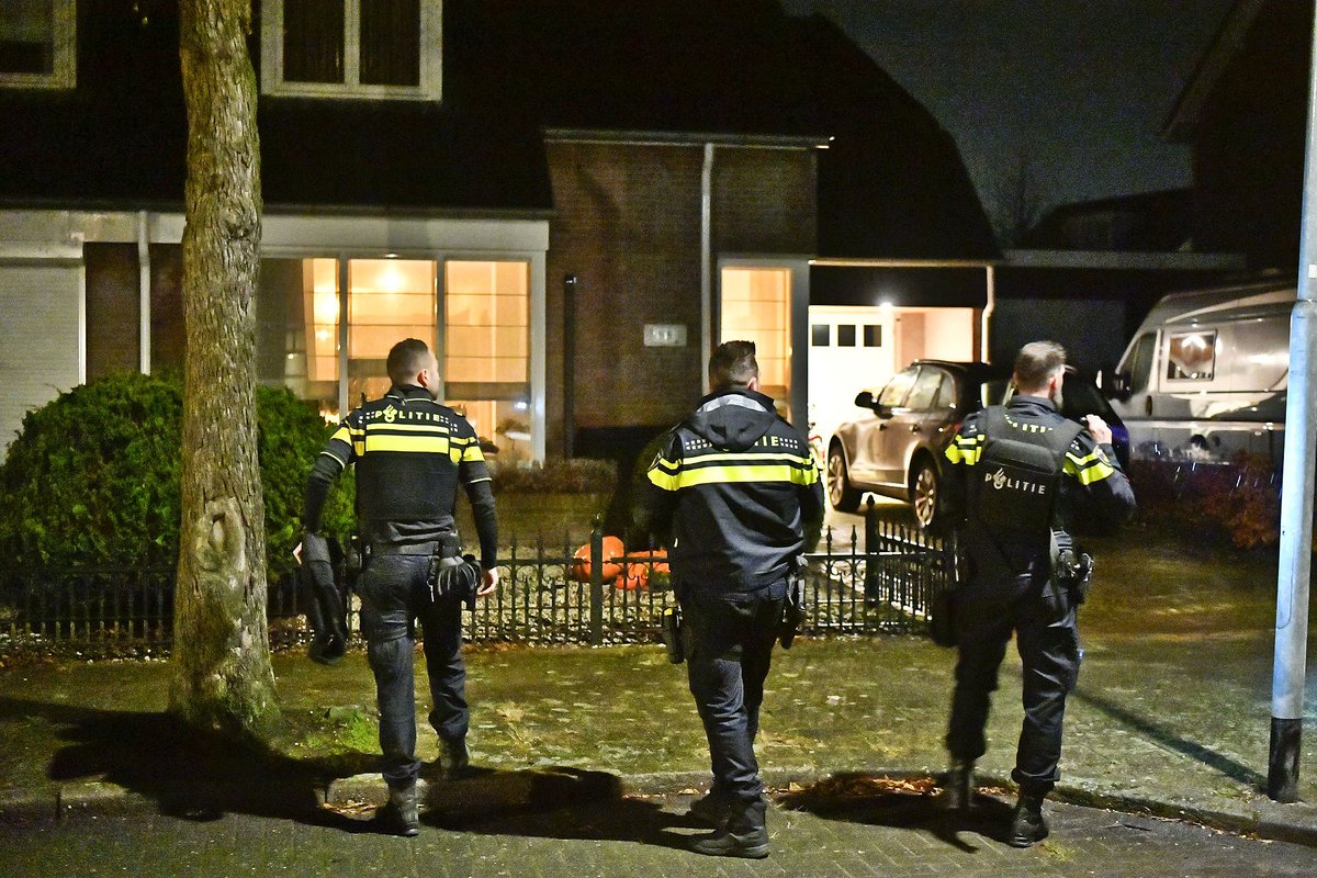 Gewapende overvallers wekken slapende man