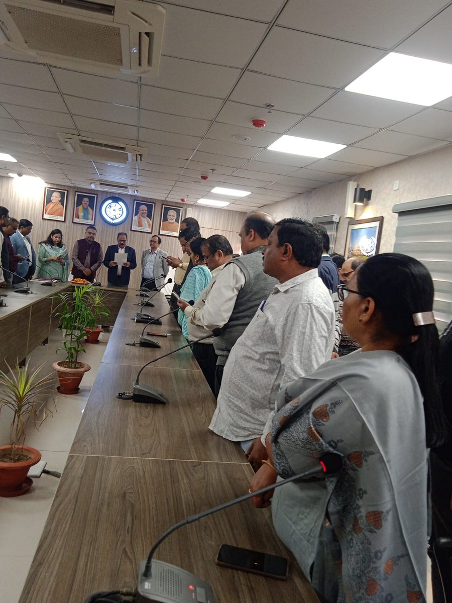 mdcellupcb's tweet photo. To commemorate the 75th #ConstitutionDay, officials of the bank took pledge to uphold the core values of justice liberty and equality enshrined in the Indian Constitution
#75YearsOfConstitution #ConstitutionDay2024 #SamvidhanDiwas https://t.co/hyFTSW2GRI