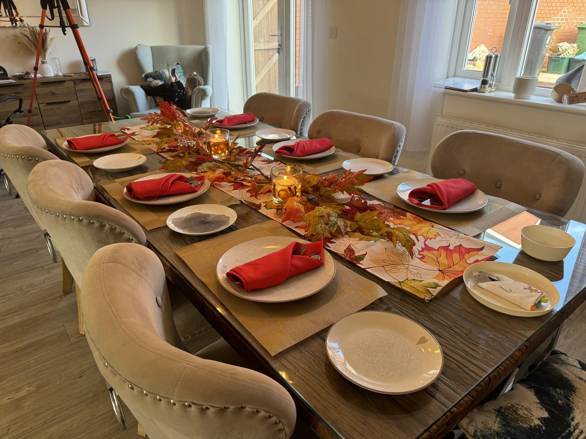 Mr_H_YouTube's tweet image. Happy Thanksgiving to all our wonderful cousins across the pond!
How will you be celebrating?

- We are hosting
- We are visiting friends/family
- We made reservations 
- I’ll be alone 

#mrhandfriends #thanskgiving #thanksgivingfood #thanksgivingmeal #happythanksgivng