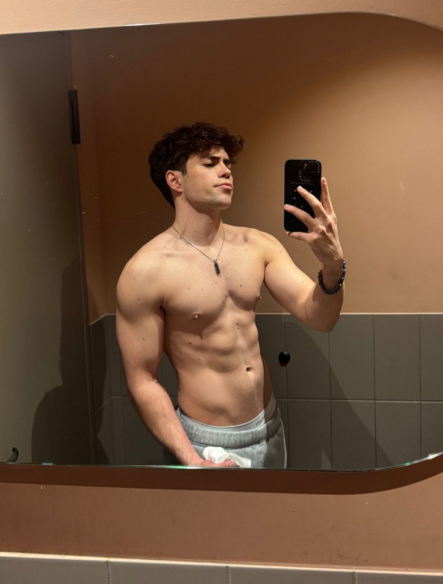 Benji Krol on X: what the flip t.covR4whlR0wX  X