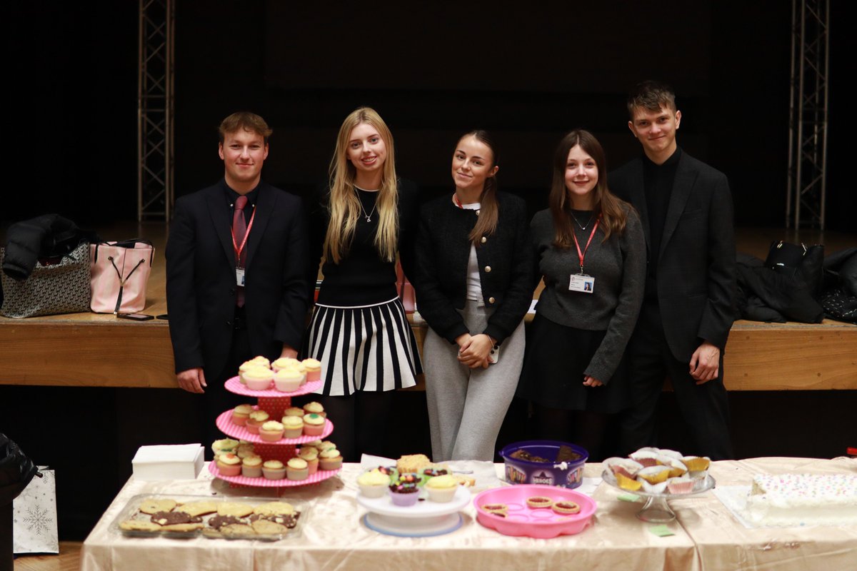 Charity Week Day 3 saw teachers being HUNTED by students and an ever-popular Bake Sale - for more photos and daily news posts visit out school news webpage: leventhorpe.net/9/news
#LoveLev #charity