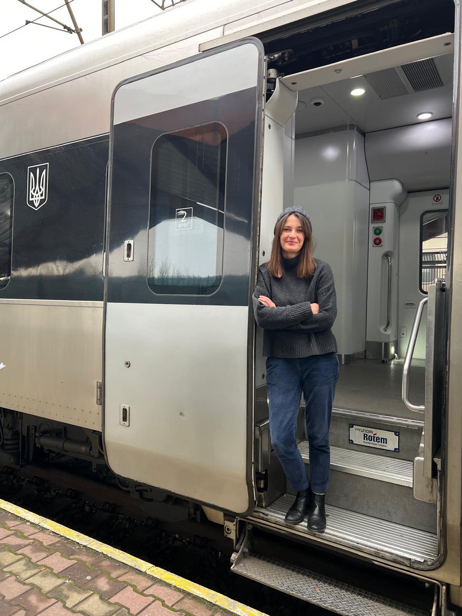 🇺🇦On my way to Kyiv 

🙏Grateful to all the people who made the time to meet in the next days 

And to <a href="/EUI_Schuman/">The Robert Schuman Centre</a> <a href="/EUI_EU/">European University Institute</a> for supporting research &amp; contact
&amp; solidarity with Ukraine