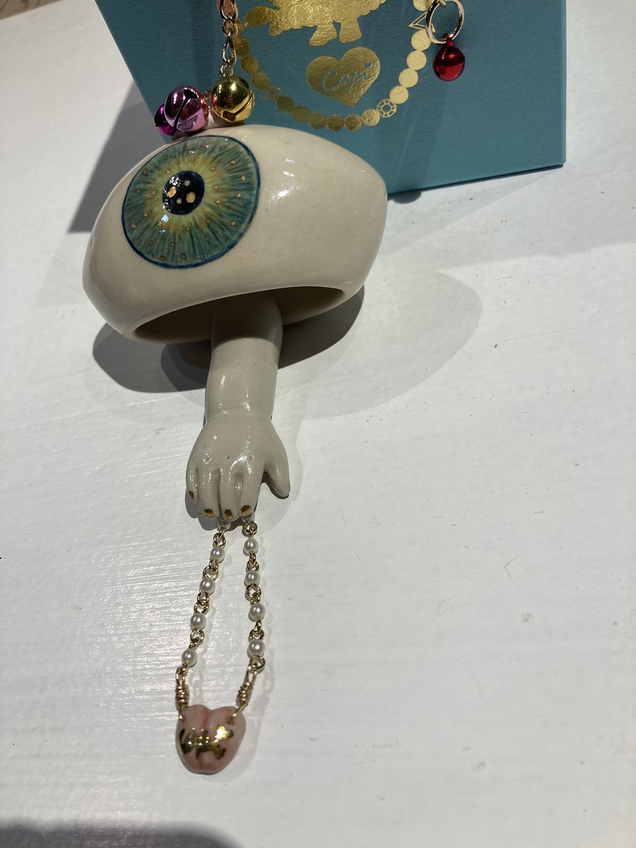 CapiGallery's tweet photo. 目玉風鈴完成しました🧿🧿
今週末にオンラインに掲載しようと準備中です。
いち早く気になられる方は、
capigallery@gmail.comまでご連絡下さい☺️🤍
https://t.co/u9XwOriVJu https://t.co/dOPVta1Jp8