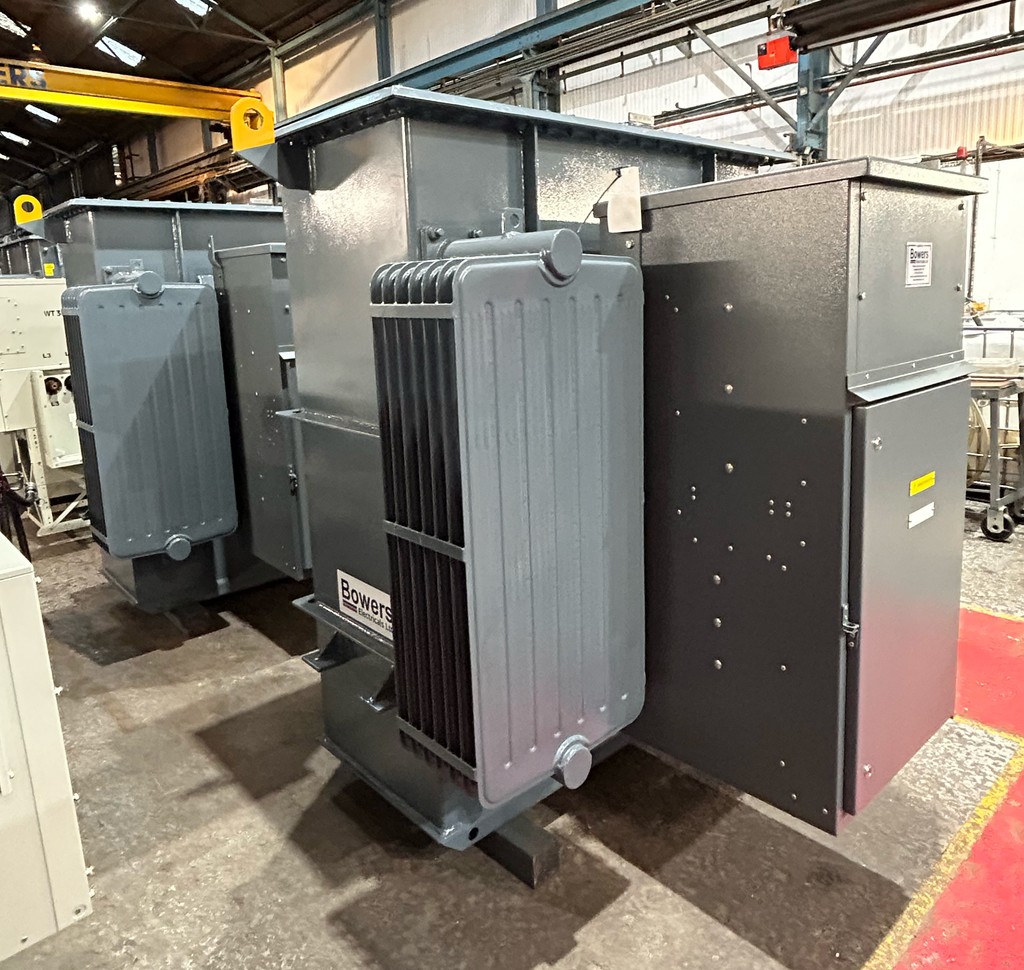 BowersElec's tweet image. Two 1000kVA 6600/415V MIDEL transformers were required by a West Midlands electrical engineering firm. These two transformers are being used as part of an expansion project that they are facilitating.
#distributiontransformer #supplier #transformers
bowerselec.co.uk/transformers/
