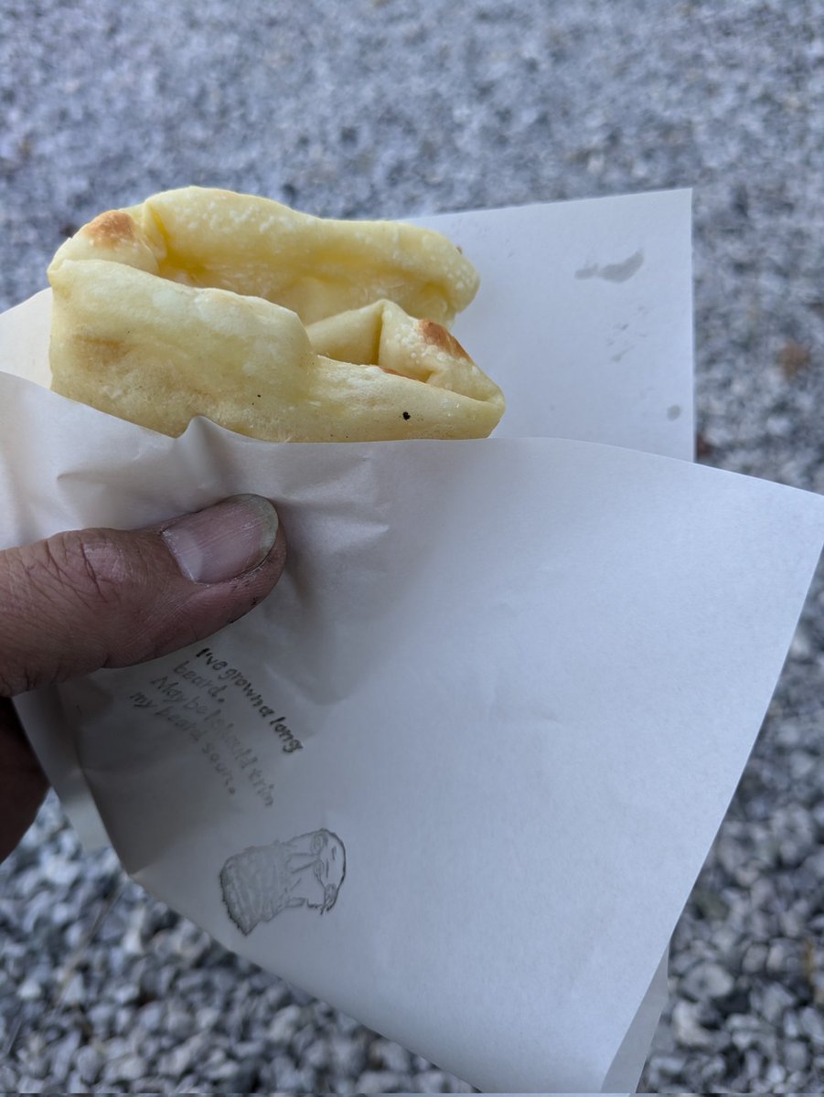 仕事終わりにまたコーヒーです。
今日は #benjamin_mason さん。
お昼 食べてなくてパンも食べようと思ってたら、店員のお姉さんがすすめてくれました。 
手が汚いですがパンはとてもおいしかったです!!
 #長瀞
#おいしいコーヒー