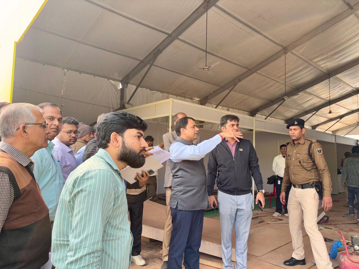 Agribih's tweet photo. कृषि सचिव श्री @SanjayAgarw_IAS ने 29 नवंबर से 02 दिसंबर तक गांधी मैदान, पटना में आयोजित होने वाले राज्यस्तरीय कृषि यांत्रिकीकरण मेला (एग्रो बिहार - 2024) की तैयारियों का निरीक्षण किया।
इस मेले में आधुनिक कृषि यंत्रों की प्रदर्शनी लगेगी।
#AgroBihar
@mangalpandeybjp @IPRDBihar https://t.co/S4POpgNuxo