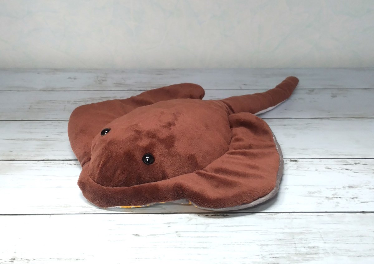 ブラックフライデーですが
アカエイ作りました！('◇')ゞ
赤いから大佐と呼びたくなりますが
特に3倍速くは泳げません(;・∀・)

【楽天市場】【わくわく図鑑 海の生き物編】アカエイ：ＹＹ ＳＨＯＰ ぬいぐるみ専門店