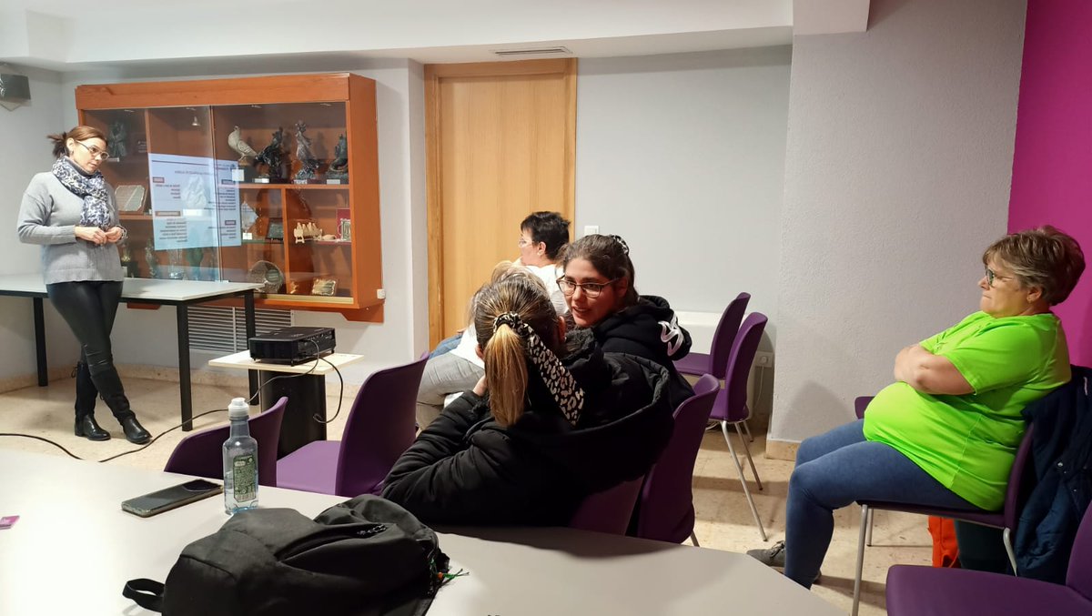 Ayer por la tarde nuestra Psicóloga Noelia Aguilar impartió la Charla "Salud Mental y Calidad de Vida" en el  Interclub Caja de Burgos de #fundacioncajadeburgos dentro de la programación Salud Mental. Hablemos claro y con conocimiento repleto de actividades de Octubre a Diciembre