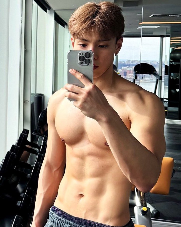 shownu please post more shirtless selfies