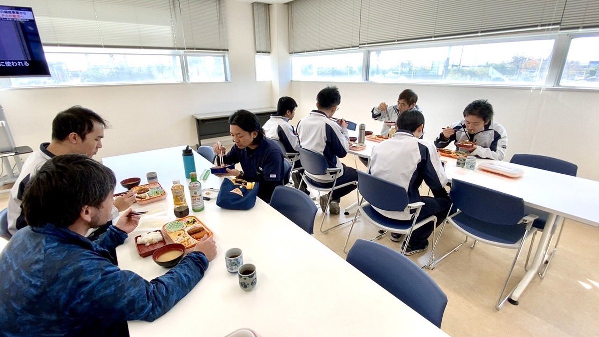 itech_ota's tweet image. こんにちは☀️アイテック株式会社です！
写真は社員が利用する食堂の様子です。
東毛給食を頼んでいる社員や、
お弁当を持ってくる社員もいます😋🍽
他部署の人とコミュニケーションもとれるので楽しい時間です☺️
#企業公式つぶやき部 #アイテック株式会社 
#太田市 #転職 #新卒 #東毛給食