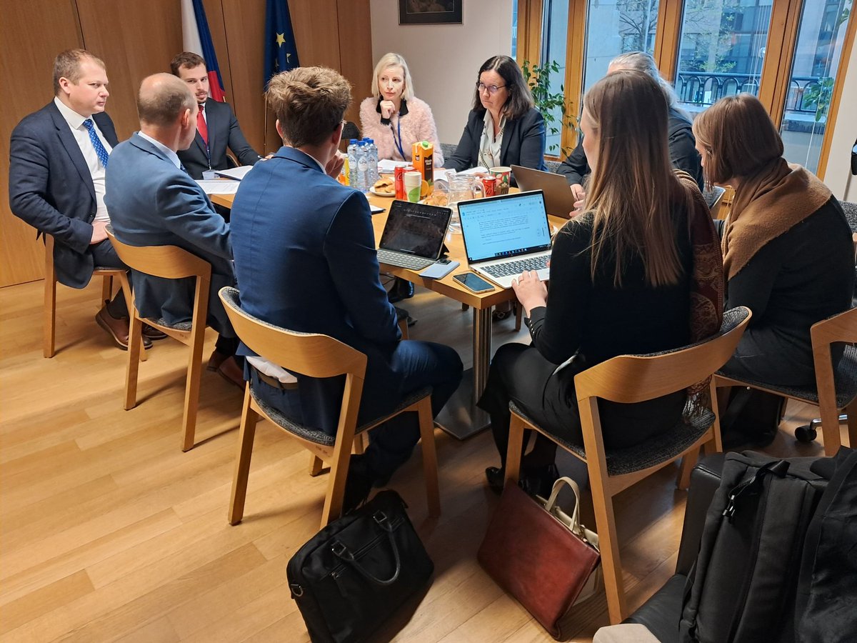 Priprava na dnesni #GAC ve formatu #koheze.  
✅️ sdilene rizeni a jeho zlepseni
✅️ demografie jako tema v kohezi
✅️ podpora regionu napric politikami EU
✅️ budovani silnych a odolnych regionu na hranici s agresory.
"Strong #cohesion policy is needed!"