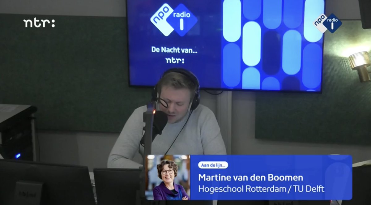 NL_Wetenschap's tweet photo. Vanochtend heel vroeg mocht ik in gesprek met Stijn Goossens van NPO Radio 1 in De Nacht van …   We hebben gesproken over praktijkgericht onderzoek, lectoren en waterveiligheid. Ik heb het zeer gewaardeerd.  https://t.co/M0iNlo9Orm https://t.co/69sjlqivsR