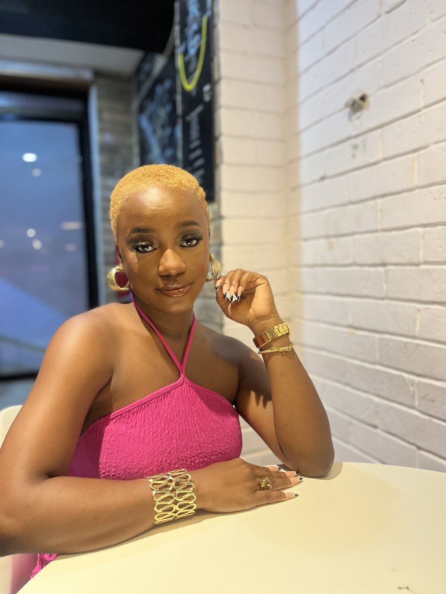 Mss_Nessa's tweet photo. Hey Siri! Play “It’s my birthdayyyy”🥳🎉 https://t.co/pEBbEdiR3G