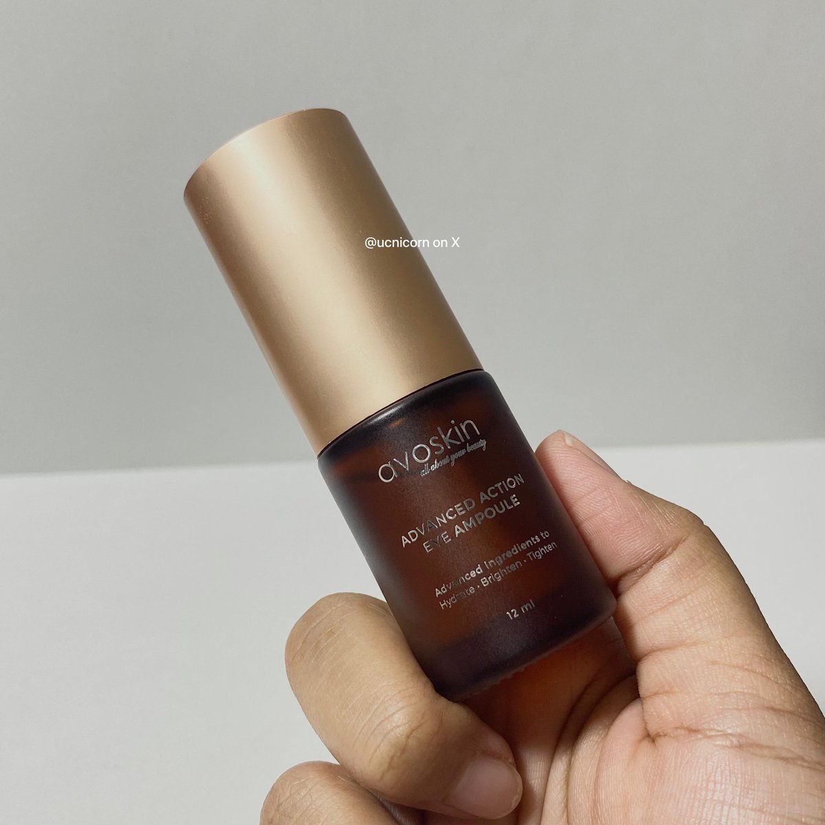 ucnicorn's tweet photo. sering dilupain padahal perlu🫵🏻 
produk yang jarang ada di step skincare kebanyakan orang (termasuk aku), padahal sebenernya ga kalah penting🤧

yup, eye treatment👀 https://t.co/ZZTNxfbXuY